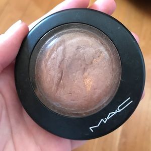 MAC Global Glow